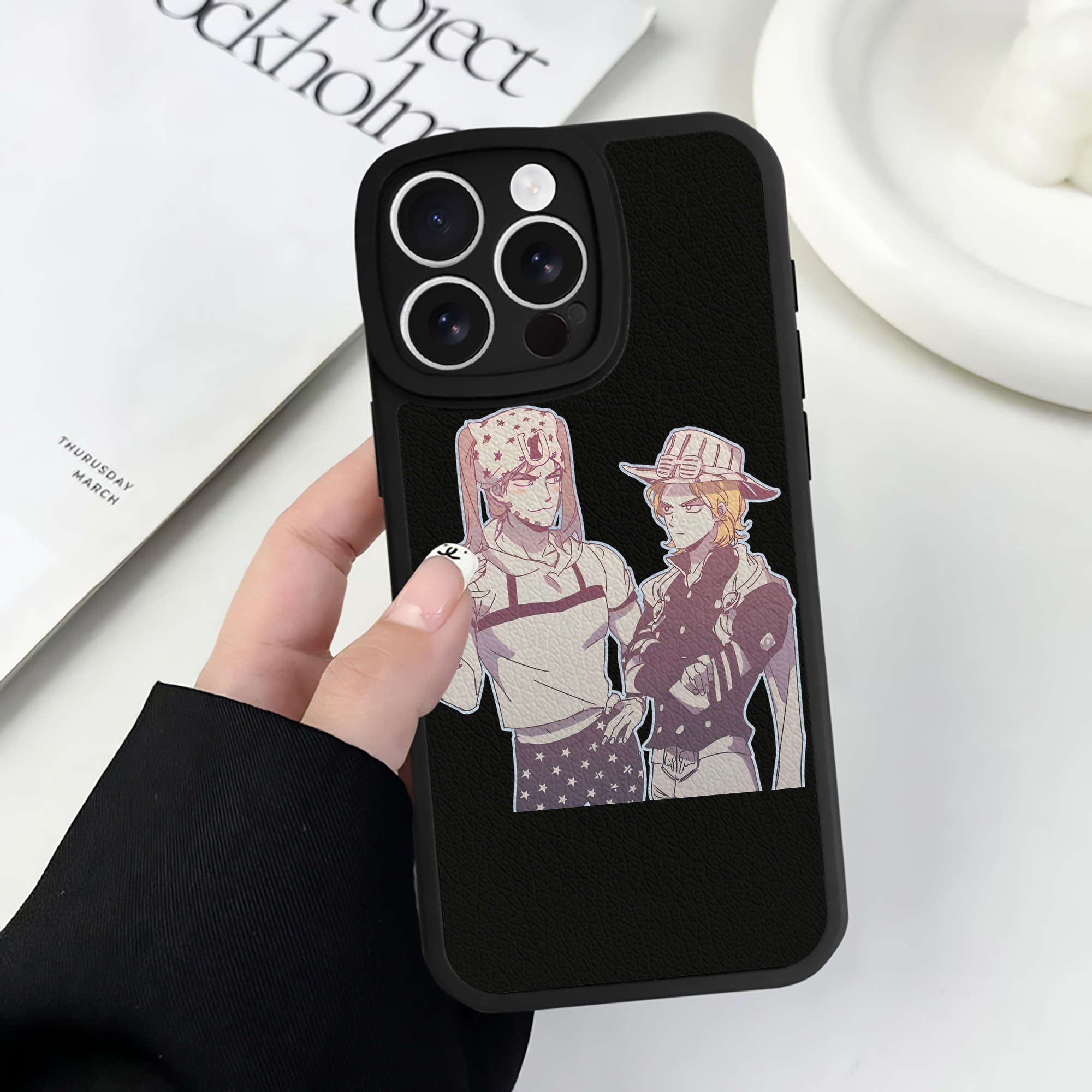 （画像用） ジョジョの奇妙な冒険 JoJo's Bizarre Adventure 【iPhone 16シリーズ対応】シリコンスマホケース（レザー調） 材質：シリコン
